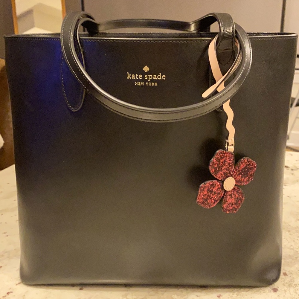 KATE SPADE , BLACK BUCKET BAG 🌸